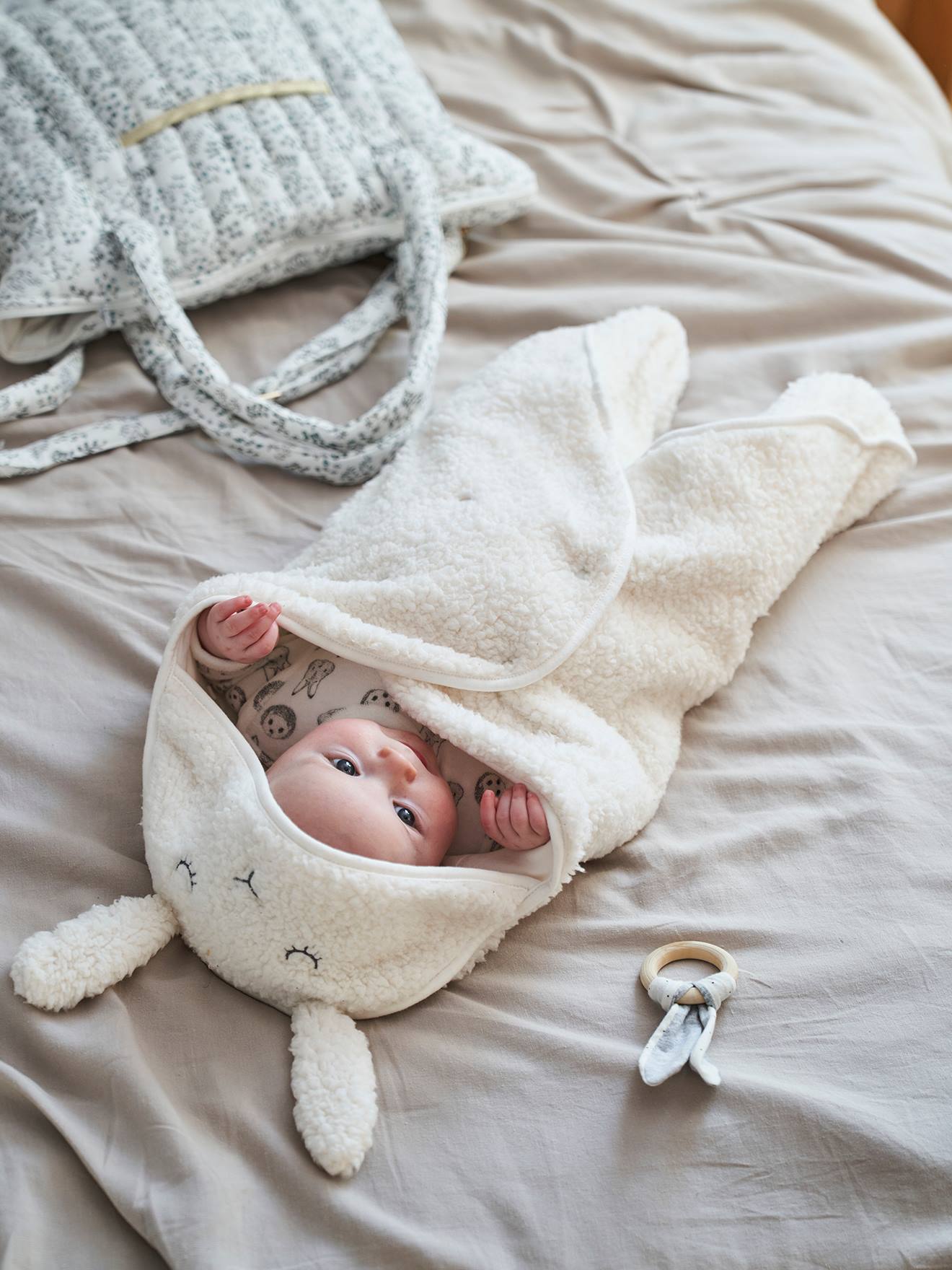 Throw Footmuff for Baby, in Plush Fabric, Lining in Jersey Knit white